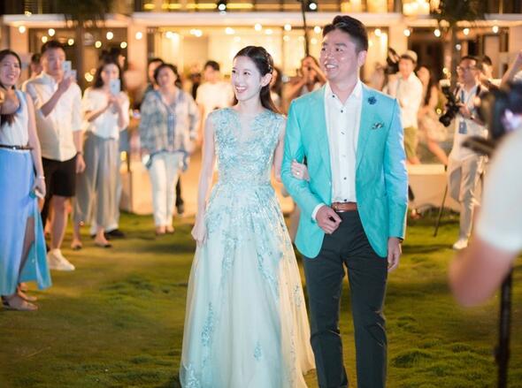 奶茶妹妹跟刘强东
