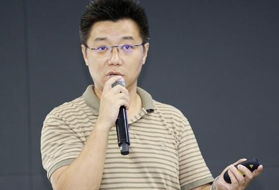 宜信翼启云服刘灏