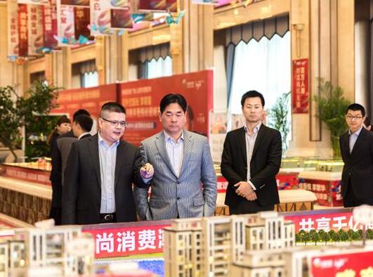 新城控股集团董事长王振华莅临扬州新城吾悦广场项目视察