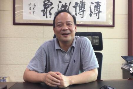 曾毓群