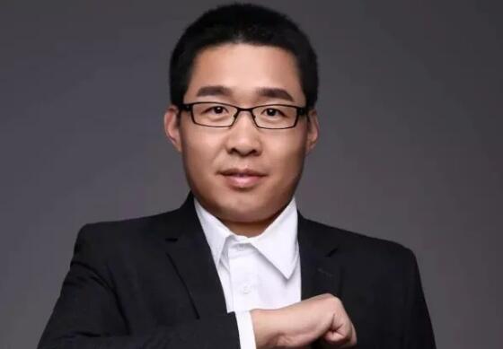 李晶