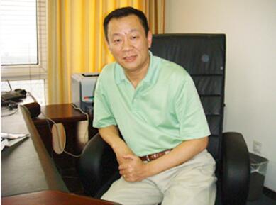 杨镭