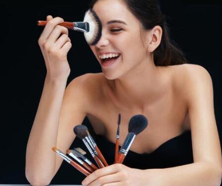 横空出世的自恋经济
