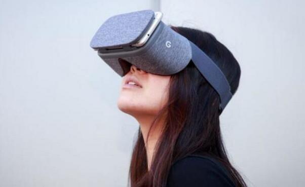 谷歌携HTC联想开发一体式VR头盔