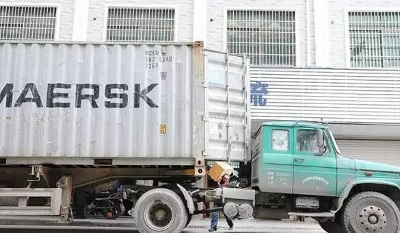 货柜车