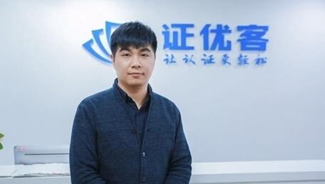 陈镜羽